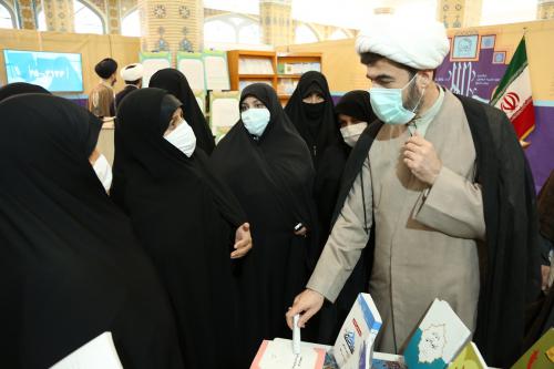 بازدید رئیس پژوهشگاه مطالعات اسلامی از نمایشگاه دستاوردهای علمی10